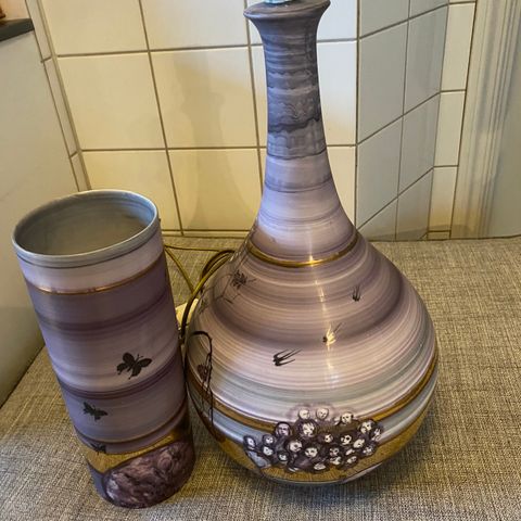 Håndmalt  lampe & vase i porselen.Signert.GI BORT PRIS