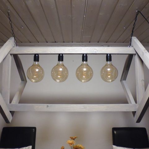 Pendel taklampe i grå for 4 valgfrie dekorasjons lyspærer. Ny.
