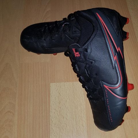 Nike fotballsko, Str.29,5 og Nike leggskinn