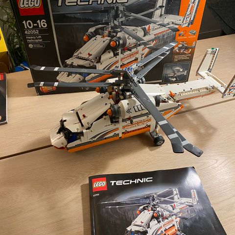 lego 42052  Heavy Lift Helicopter