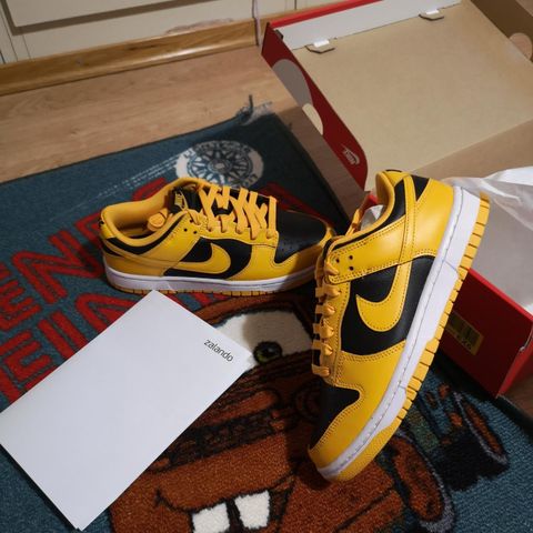 Nike Dunk low black/goldenrod str. 40eu