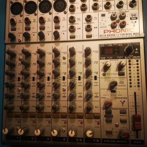 12-kanals Mixer - Phonic Helix Firewire MKII