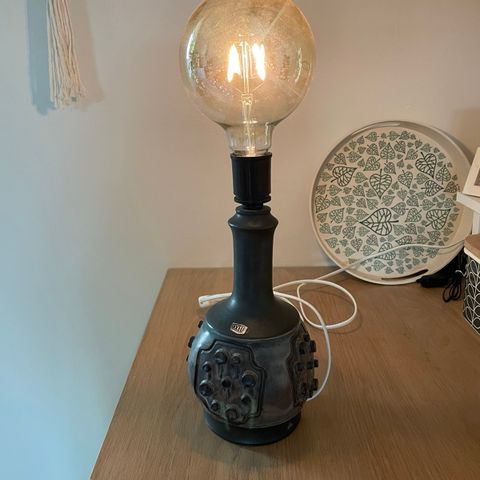 Retro bordlampe i keramikk