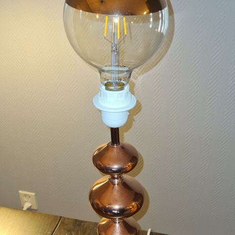 Kobberlampe fra K-Fab Scandinavia selges