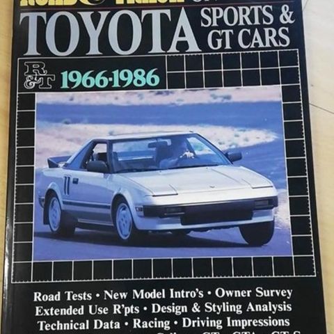 Toyota sports car bok.