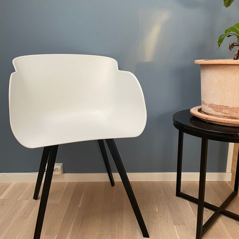 Acua spisestol, hvit og sort stol