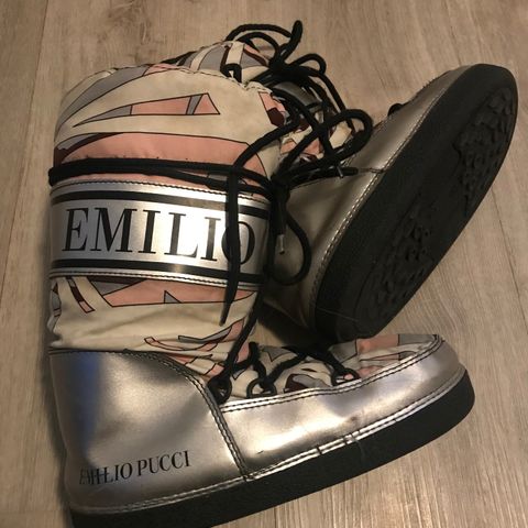 Retro Emilio Pucci moonboots