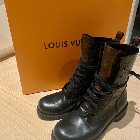 Louis Vuitton dame boots Metropolis Flat Ranger