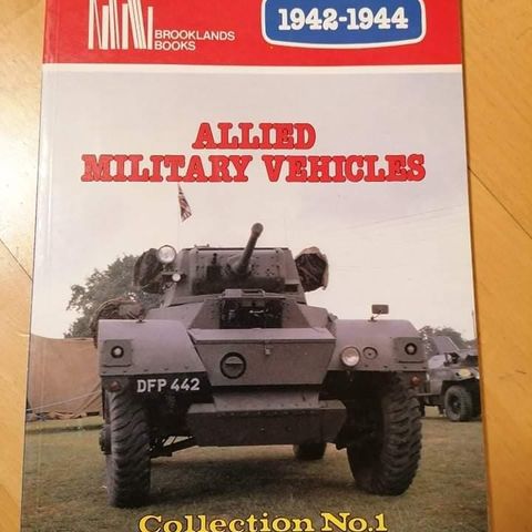 Militære kjøretøy bok.