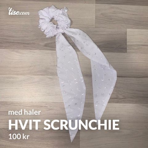 Hvit Scrunchie med haler
