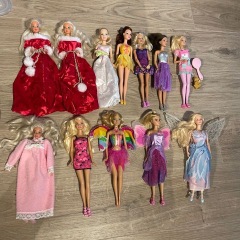 Mange forskjellige Barbie dukker