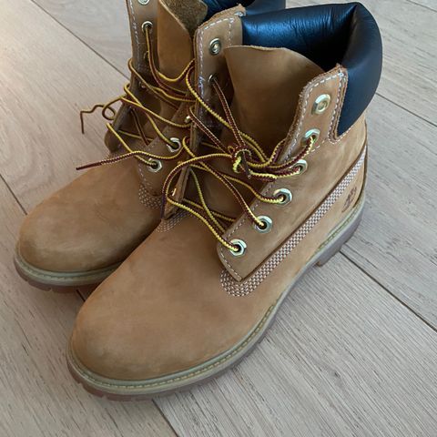 Pent (og lite!) brukte Timberland boots str 38 (W7)