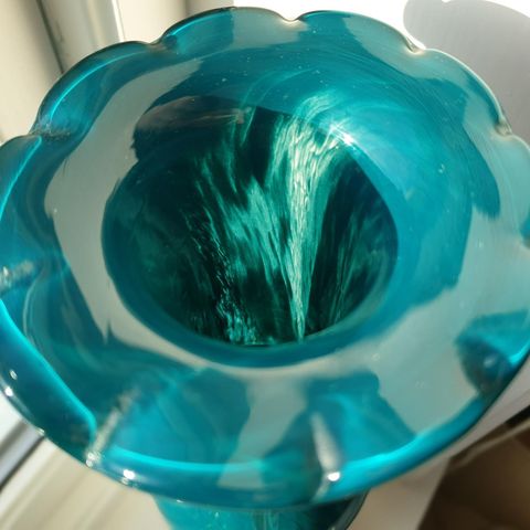 Vintage vase ~ Kunstglass ~ smaragdgrønn