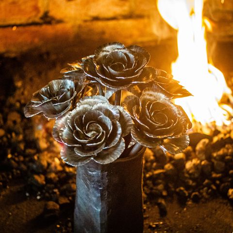 Jernrose - Evigvarende Rose - Håndsmidd Jernrose - Med Vase