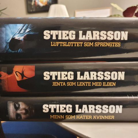 Stig Larsson, 100 totalt alle samlet