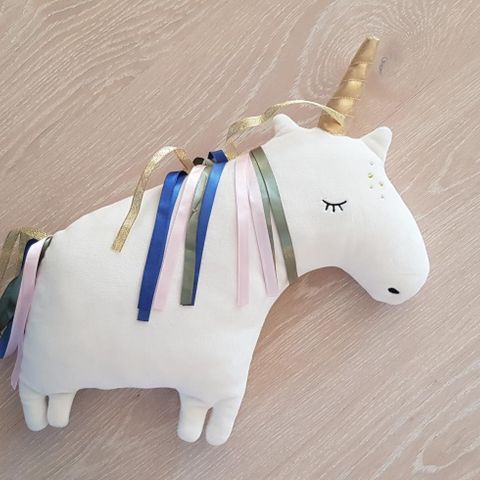 Unicorn pyntepute/ kosedyr fra H&M Home