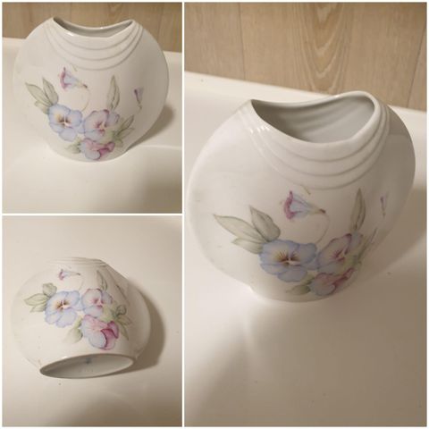 ELDRE VINTAGE NYDELIG VASE "FRA KAISER " HÅNDMALT BLOMSTER MOTIV