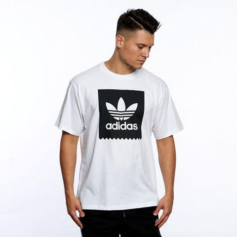 Adidas t-skjorter