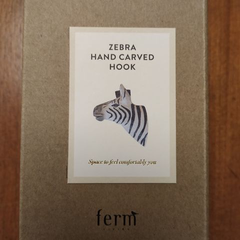 Ferm Living Zebra hand carved hook: Fin kleshenger/knagg til barnerom