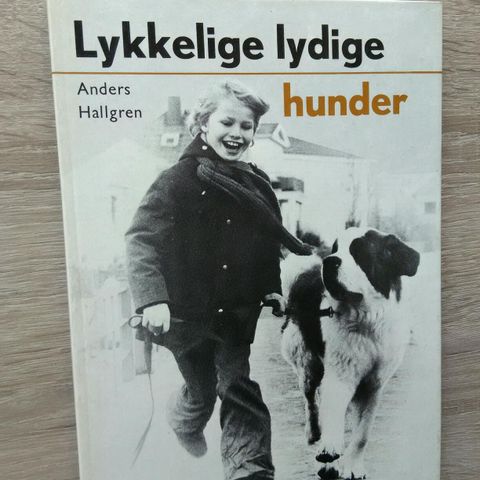 Lydige hunder selges!