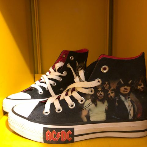 Converse All Star AC/DC Limited Edition 2009-modell i str 36