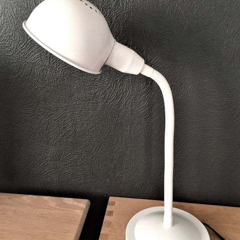 FORMAT hvit skrivebordslampe fra Ikea, utgått modell