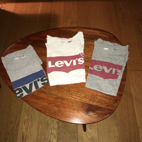 Levis t-skjorter i M