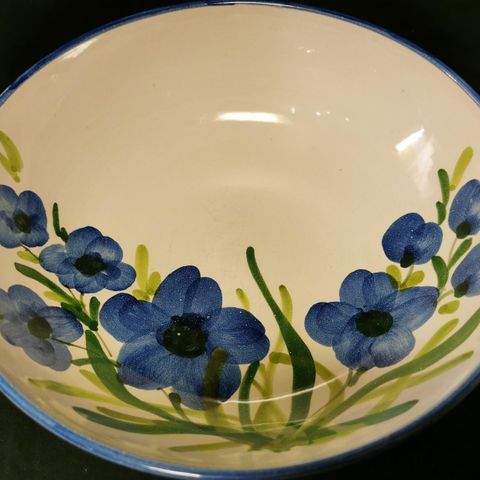 Stilig keramikkskål fra Norge