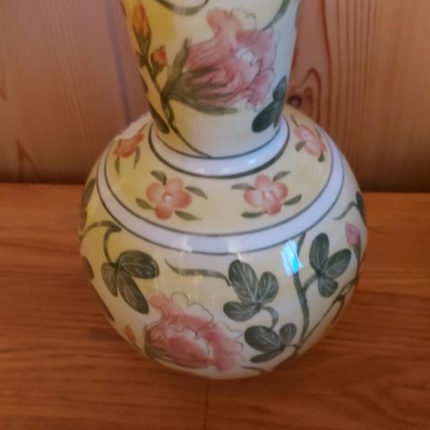 Vase H 23   B 14