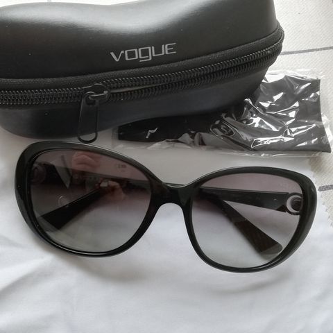 Nye ekte VOGUE  solbriller