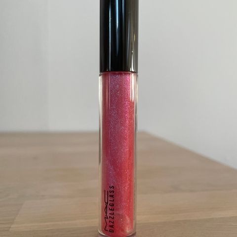 MAC Dazzleglass lipgloss i farge Internationalist