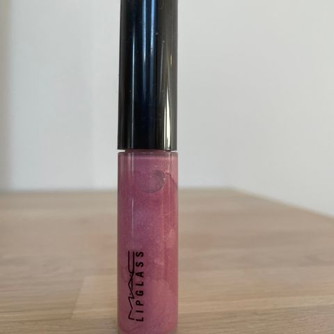 MAC lipgloss i farge Oi! Oi! Oi!