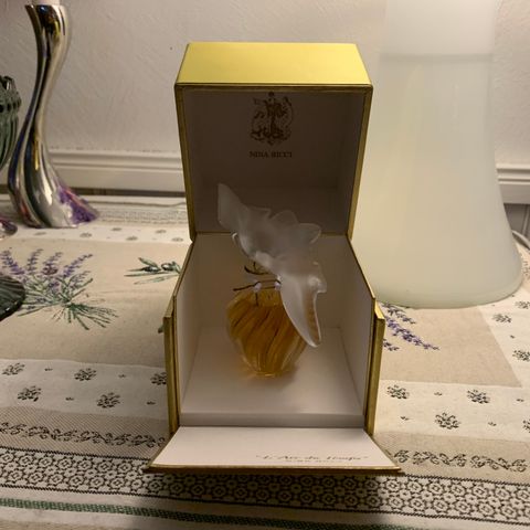 L’Air du Temps Nina Ricci Lalique flacon