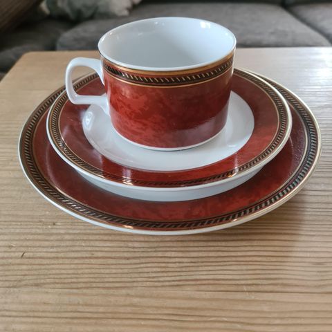 HH design, burgunder rødt kaffeservise til 6 personer