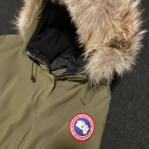 Canada Goose Victoria armygrønn og Woolrich i blå og grå