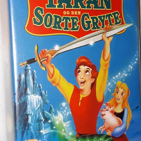 VHS SMALL BOX.DISNEY.TARAN OD DEN SORTE GRYTE.