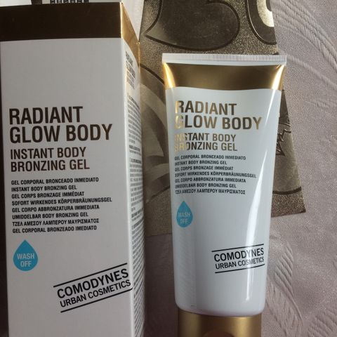 Ny Comodynes  Radiant Glow Body bronzing gel 200 ml til salg