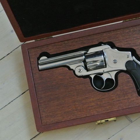 Smith&Wesson DAO revolver (første generasjon) i boks.  Svartkrutt kaliber 38 S&W