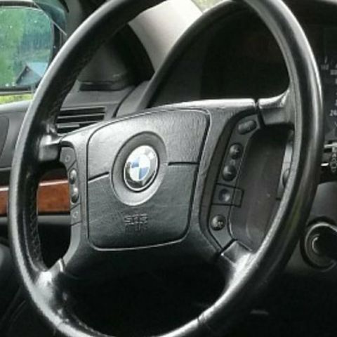 Bmw E39 ratt med varme.