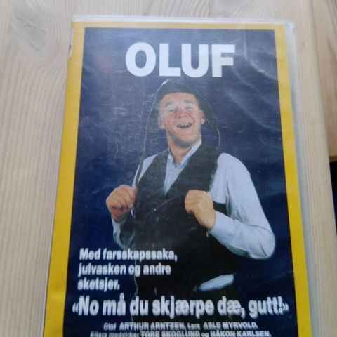 OLUF   No må du skjærpe dæ, gutt