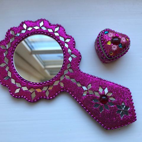 Glitrende rosa speil og hjerte / hjerteboks med perler