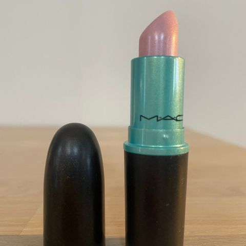 MAC Limited Edition leppestift i farge Pretty Please