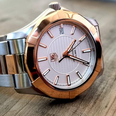 Nydelig Tag Heuer Aquaracer 18K rosé gull.