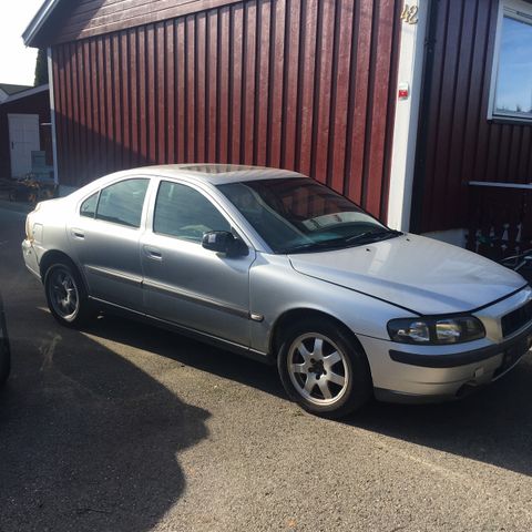 Volvo s60 selges i deler