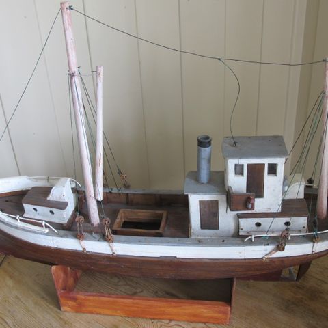 Gammel modellbåt, fiskeskøyte