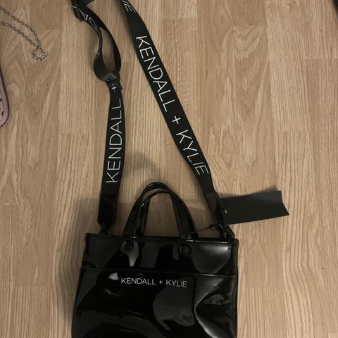 Kendall + Kylie bucket bag ny