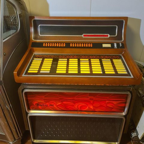 Wurlitzer Baltic 100