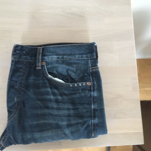 H&M L.O.G.G Jeans 33/32 og Slim Fit