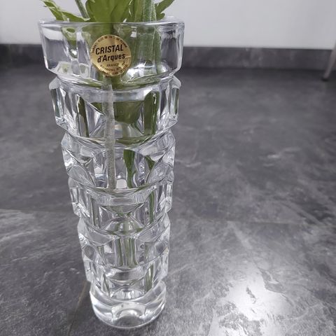 Nesten helt ny Crystal vase  til salgs.