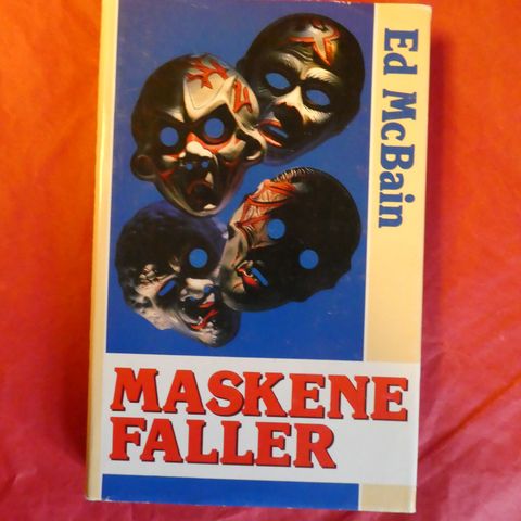 Maskene faller